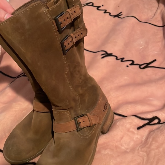 Ugg Boots - Picture 2 of 6